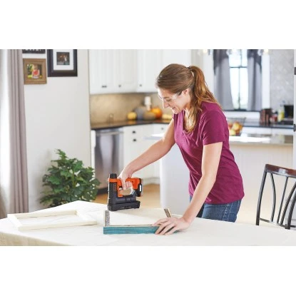 Black & Decker Black+Decker Akku-Tacker Und -Nagler BDCT12N 12 V 6 Black & Decker Black+Decker Akku-Tacker Und -Nagler BDCT12N 12 V – Bild 4